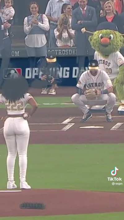I&rsquo;d have to let Megan pitch at my games looking like this too 🍑🤍
