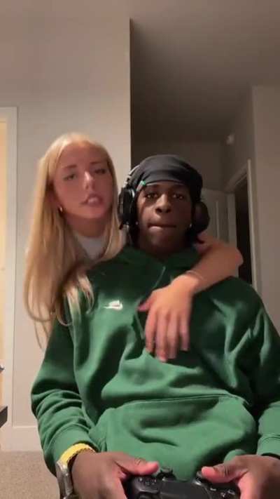 His GORGEOUS Queen Is All He Needsð¸ð¼ð¤´ð¿