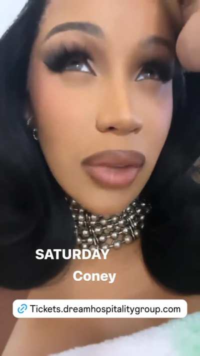 Her lips drive me CRAZY!🤯