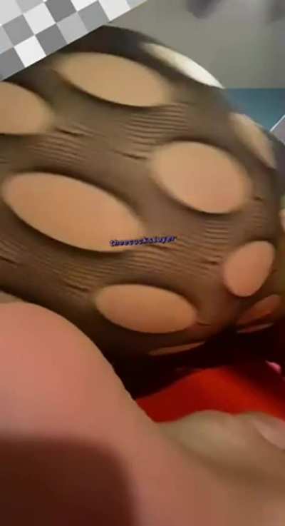 upvote if you&rsquo;d fuck 🤔🙈