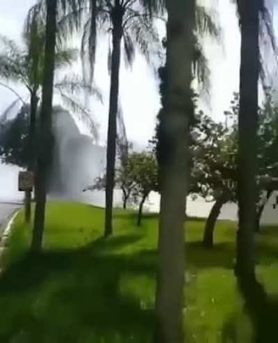 Слив дамбы
