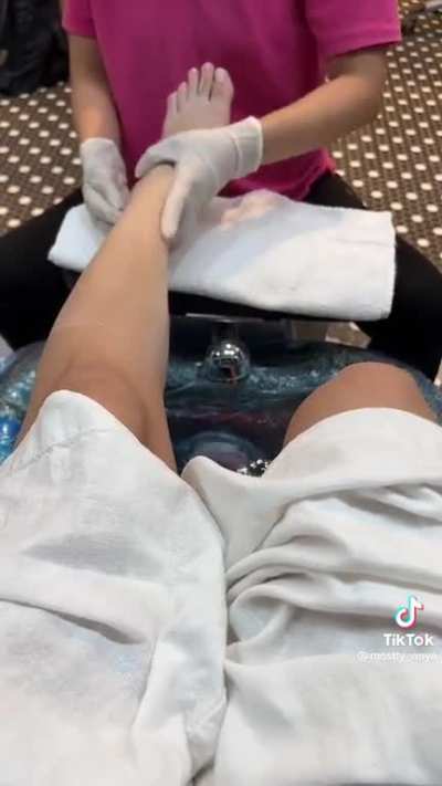 Gorgeous arab girls feet, I hope she makes more