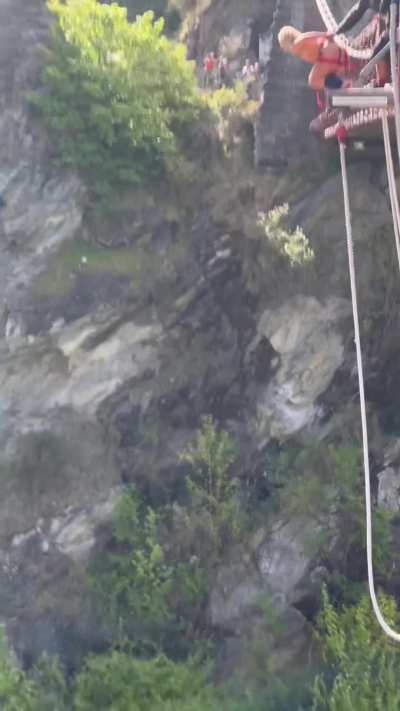 who&rsquo;s done the queenstown bungy 