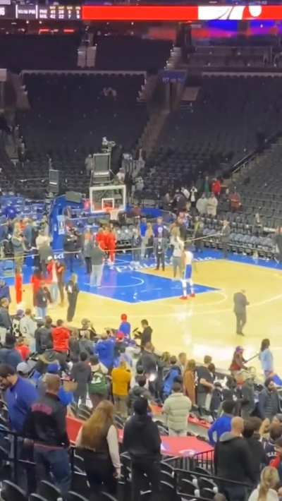 [Highlight] Chick-fil-A stock tanker Giannis Antetokounmpo shoots free throws postgame