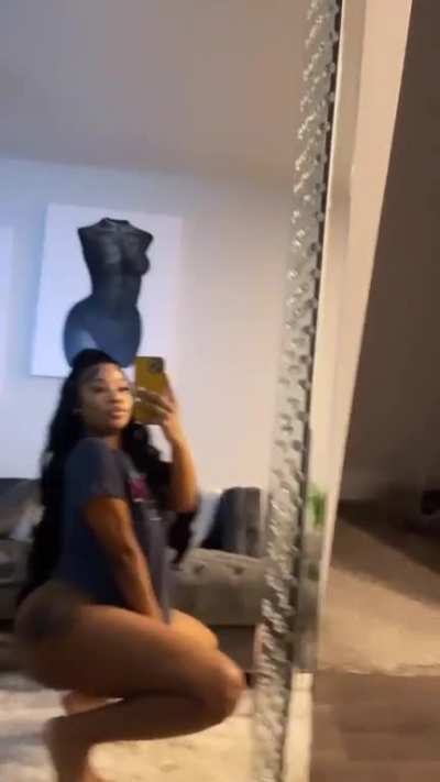 🍑🤳🏽🖤