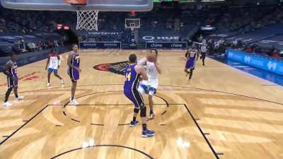 [Highlight] Jaxson Hayes leaving the game with an ankle injury