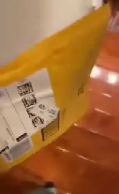 Shitty packaging.
