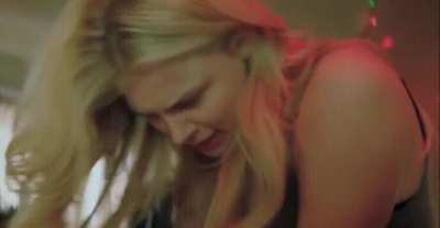 Would you let petite Chlo&euml; Grace Moretz peg you?