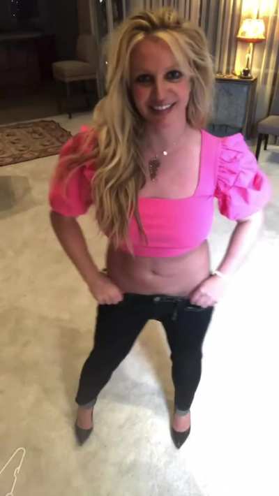 Britney Spears keeping those milf tits center frame