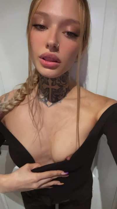 Just revealed my naughty side by showing these cute tits 🙈