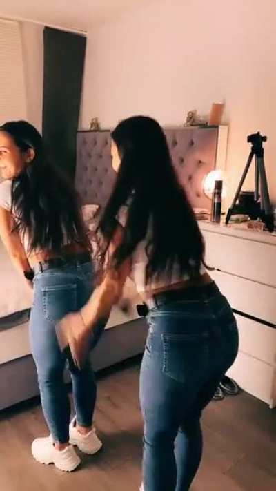 🪨👀