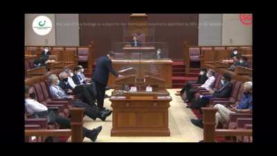 Vivian Balakrishnan can be heard mocking Leong Mun Wai during the parliamentary session. "He's illiterate". "How did he get into RI".