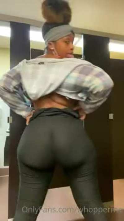 All dat ass 🔥🔥👀