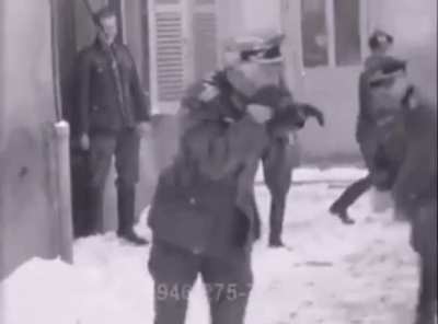 A snow fight with the F&uuml;hrer