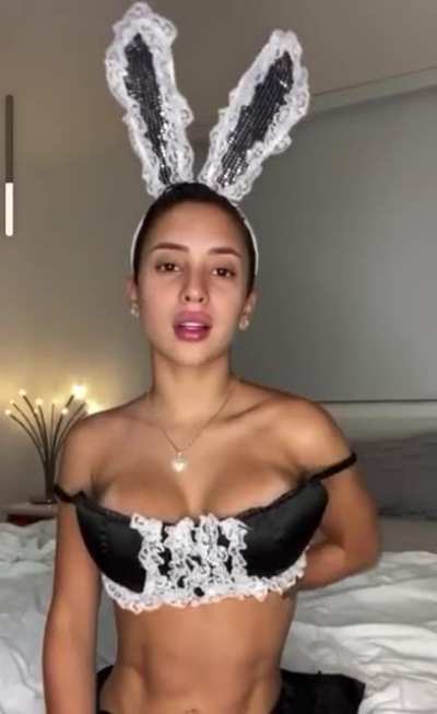Una conejita mala!