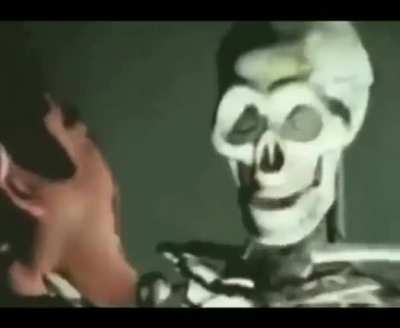 🤔Eae, j&aacute; escutou "Bones" hj?
