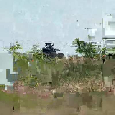 Russian T-80 hits 2 groups of Ukranian soldiers with its 125mm gun