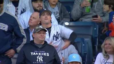 [Highlight] Yankee fan mocks Josh Naylor’s “rocking baby” celebration