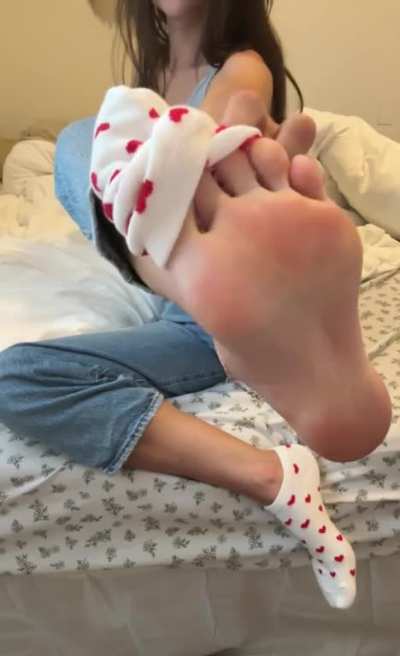A little sock removal to get you through the week&hellip;😇
