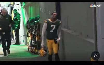 Actual footage of Packers fans exiting this sub for the week after &ldquo;running the table&rdquo;