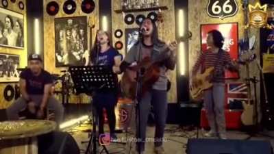 o cara canta bem