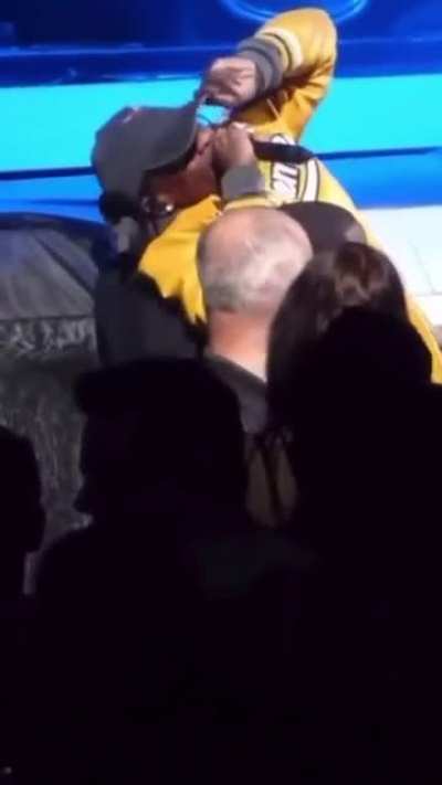 Travis Falling Off on Stage like a Finni Candy