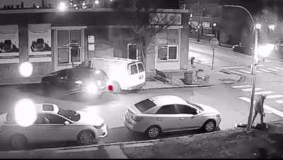 Recently paroled felon shoots 3 people outside Chicago bar after being asked to leave