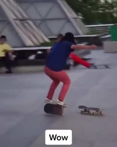 Skate-person be wilding