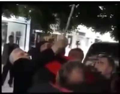 İdamı protesto ederken kendini asan adam