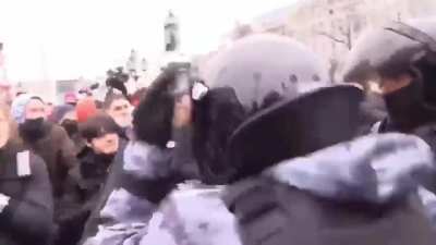 Protestor fighting the russian police like some kind of movie hero