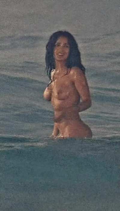 Salma Hayek giving an enticing invitation