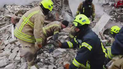 UA POV: DSNS recovery efforts in Kharkiv