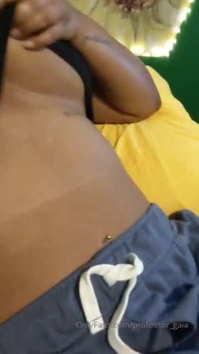 Underboob