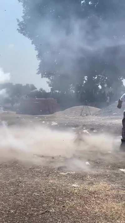San Juan de la Vega hosts a yearly exploding sledgehammer festival in February as a tribute to "San Juanito". The festival originates from a 17th-century skirmish between the town's namesake and wealthy landowners. Despite safety concerns, the tradition h