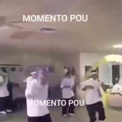 MOMENTO POU