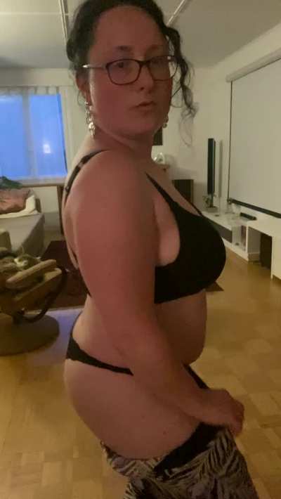 This mom can&rsquo;t stop being naughty
