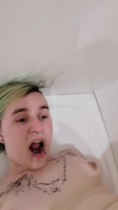 Pissing on myself feels so good