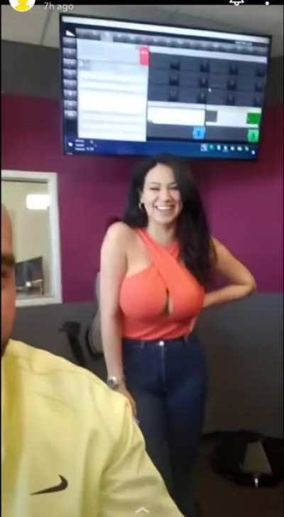 Yo har&iacute;a lo mismo 😈 ay Carlita 💦