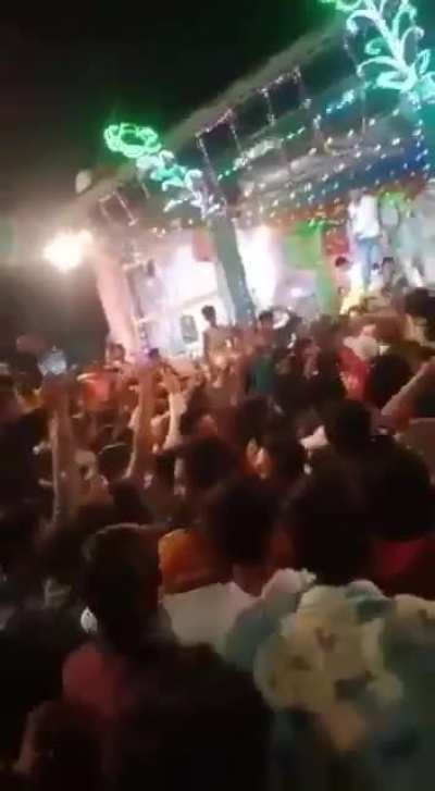 MP: Crowd chants &lsquo;Pakistan Zindabad&rsquo; during Muharram procession in Ujjain. The Muharram procession in Ujjain was stopped by the police owing to Covid-19 norms, this made the crowd angry and they shouted Pakistan Zindabad slogans