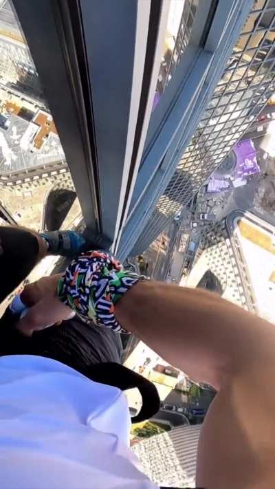 These "Urban climbers" filming their hobby 
