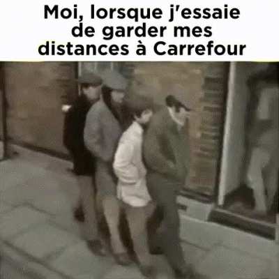 Moi, lorsque j'essaie de garder mes distances &agrave; Carrefour