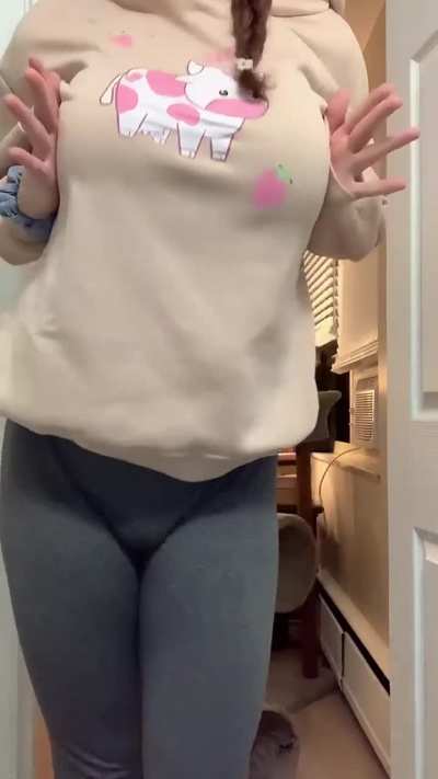 Get me pregnant or pass 🍑 pick one!! ;( let&rsquo;s chat 💕 just check the comments for a 🥵 link 👇 