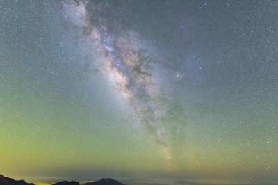 Earth rotation, long exposure Milky Way, and sea of clouds