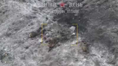 RU POV: A group of Ukrainian soldiers is killed by a FPV drone hit and drone dropped munition. Graphic.