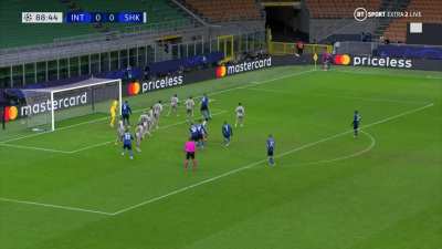 Internazionale 0-0 Shakhtar Donetsk - Lukaku blocks Sanchez's header