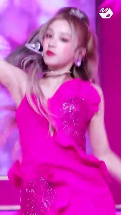 Yuqi 🎀 (Queencard stage performence on fancam)