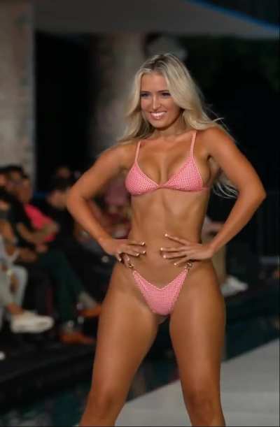 Jilissa Zoltko swim week 2025