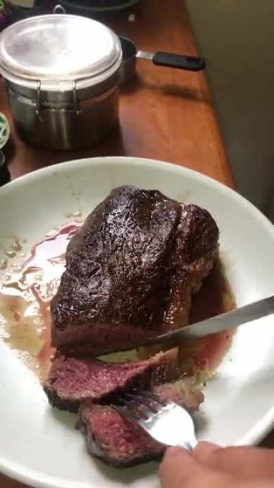 How&rsquo;d I do? First time trying Waygu (cross rib steak) Internal temp 140&deg;, usually I go for 150&deg; but I wanted to savor the meat flavor this time. Tastes like butter it&rsquo;s insane. I see the light now. Also yes I know I gotta sharpen my steak knife.