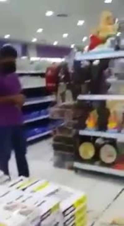 Bahraini women destroyed buddha statue while screaming "this is an islamic state"
