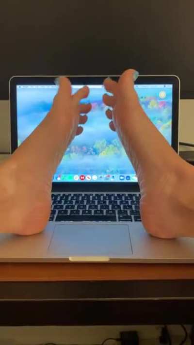 Let&rsquo;s talk business 🦶🏻💦